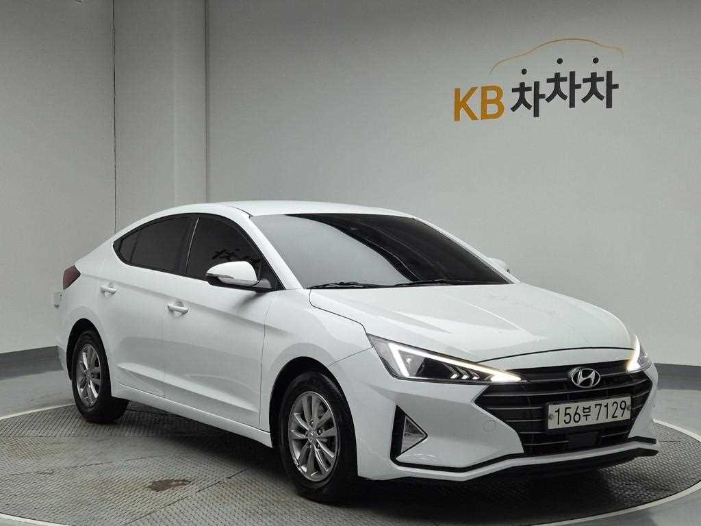 HYUNDAI Avante - Vista 4