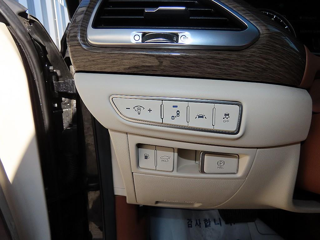 Genesis G90 - Vista 12