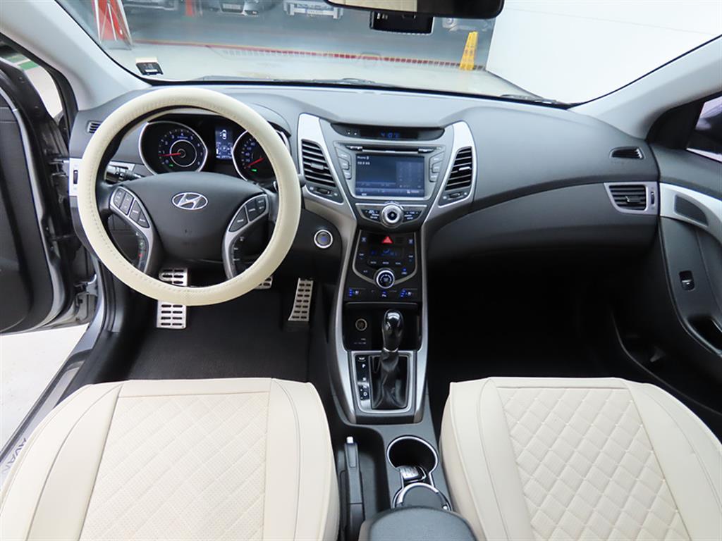 HYUNDAI Avante - Vista 7