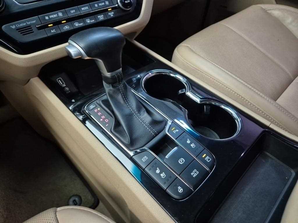 KIA Carnival - Vista 8