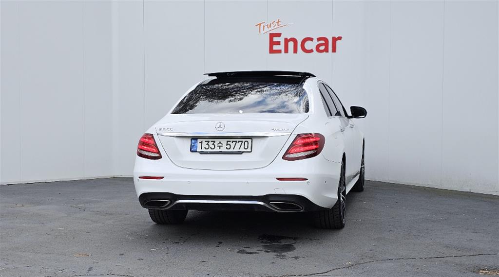 Mercedes Benz E class - Vista 6