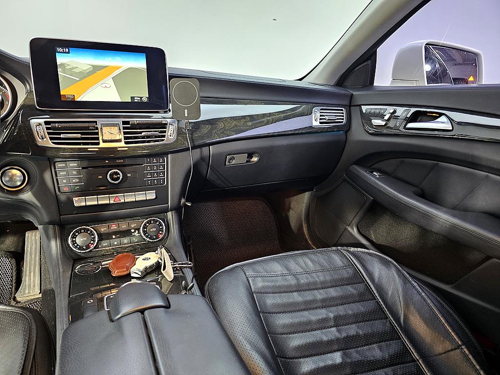 Mercedes Benz CLS Class - Vista 9