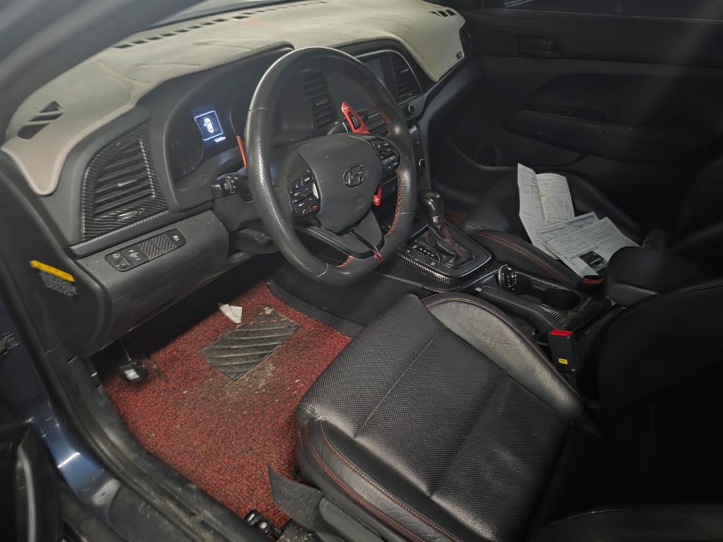 HYUNDAI Avante - Vista 2