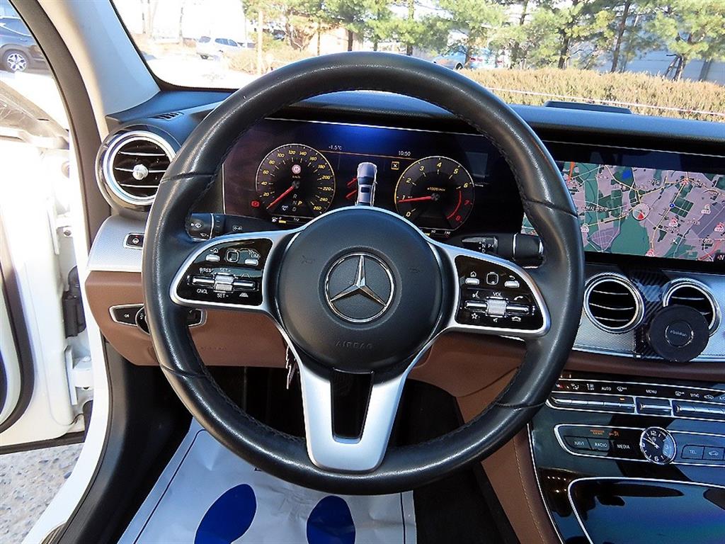 Mercedes Benz E class - Vista 8