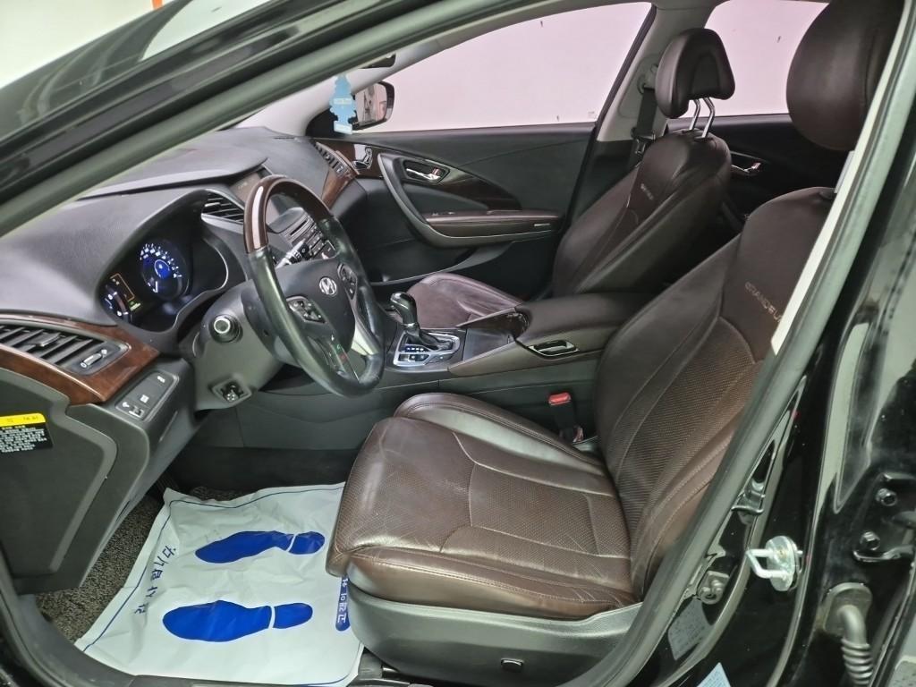 HYUNDAI Grandeur - Vista 11