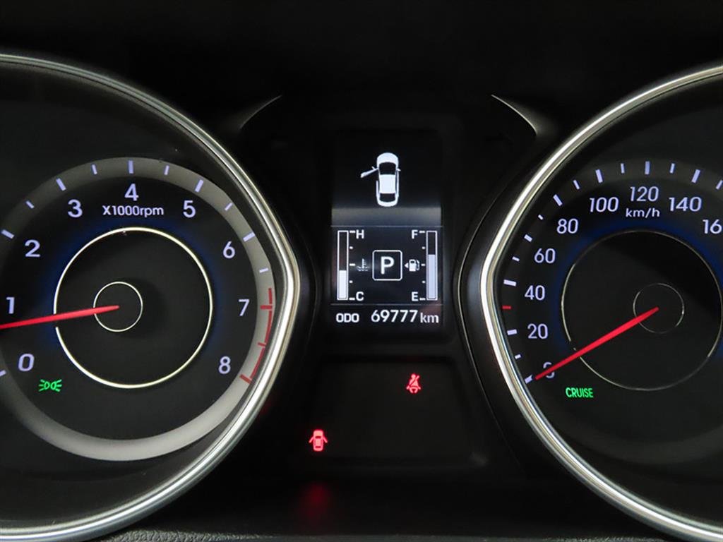 HYUNDAI Avante - Vista 8