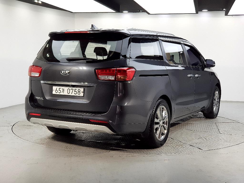 KIA Carnival - Vista 4