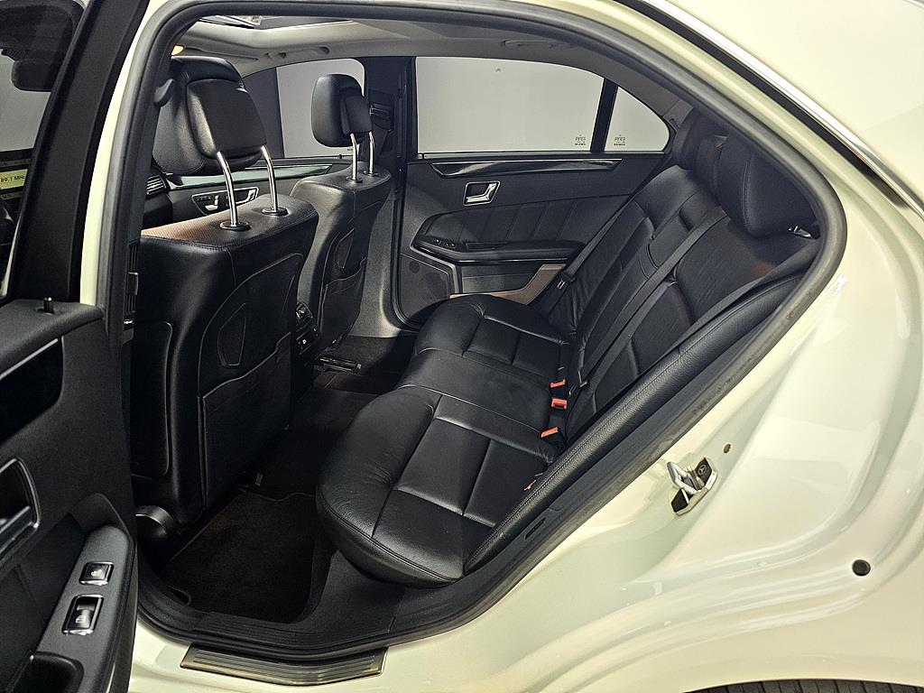 Mercedes Benz E class - Vista 9