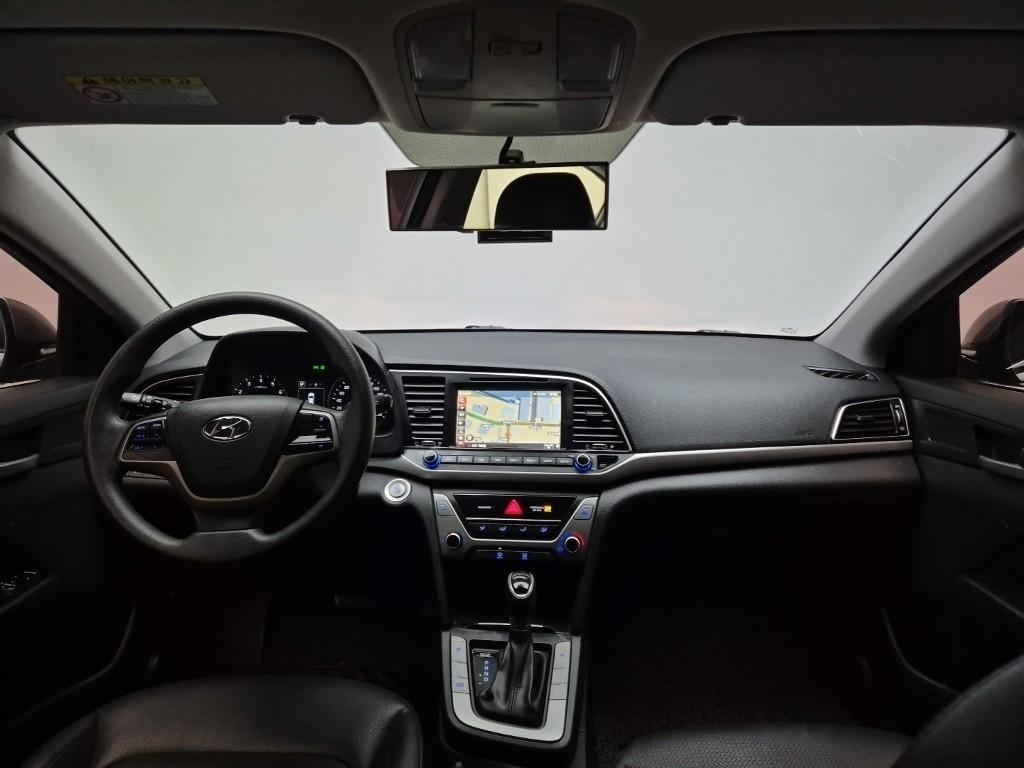 HYUNDAI Avante - Vista 7