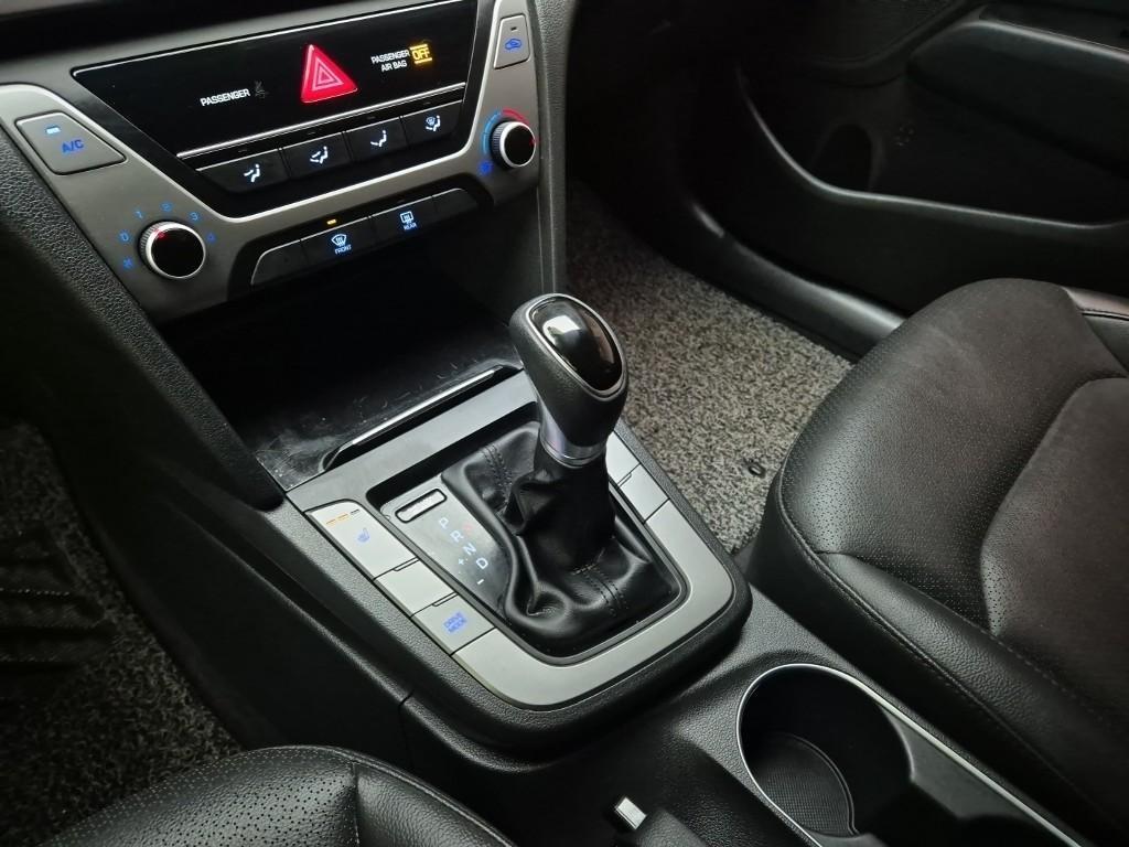 HYUNDAI Avante - Vista 8