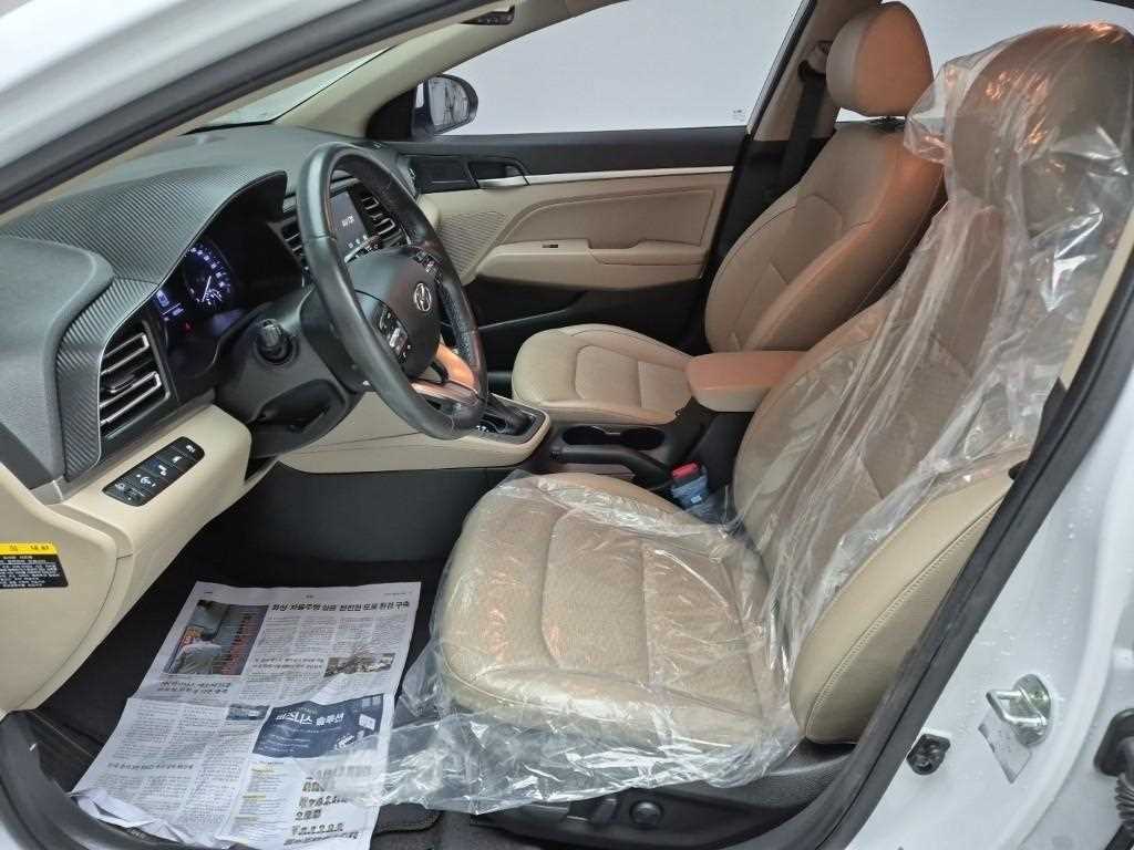 HYUNDAI Avante - Vista 11