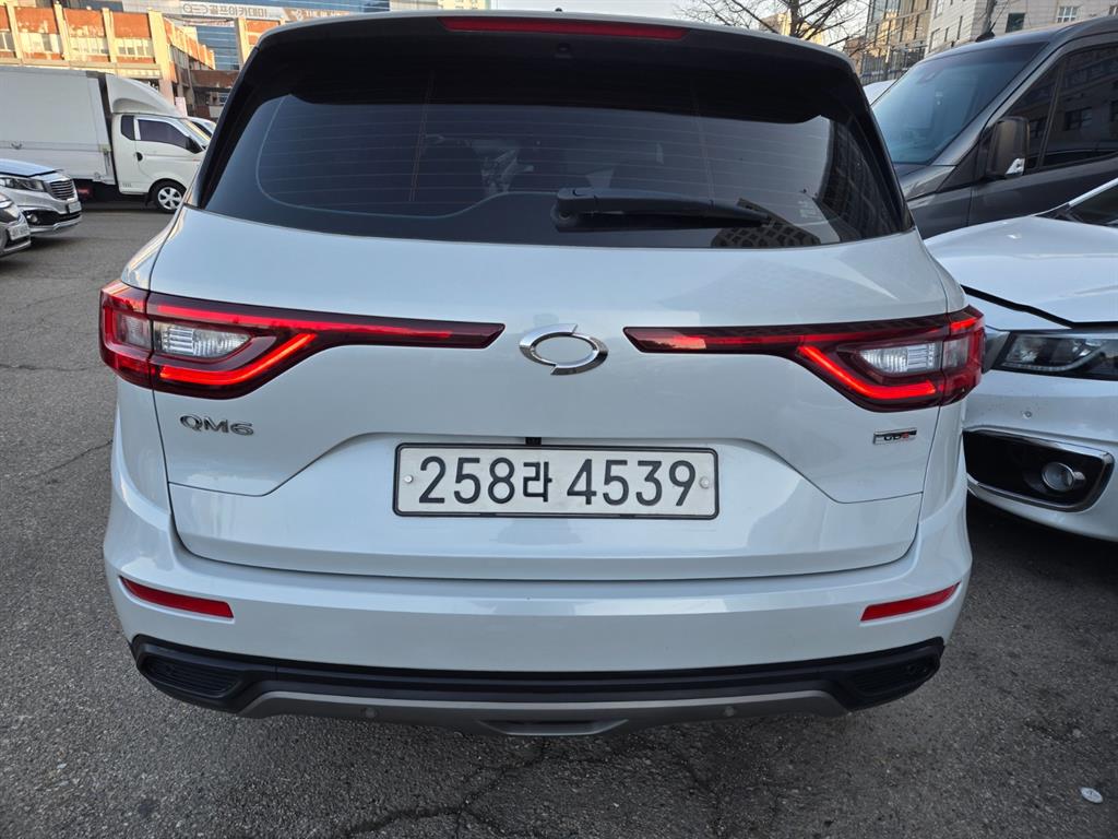 SAMSUNG QM6 - Vista 10