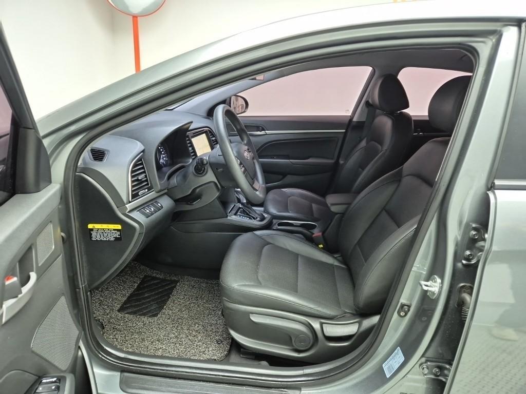 HYUNDAI Avante - Vista 11