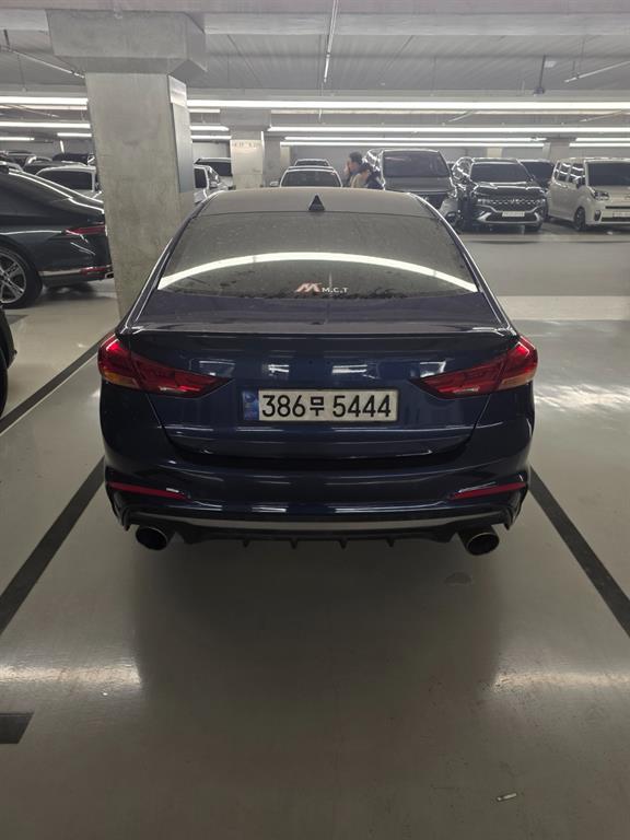 HYUNDAI Avante - Vista 5