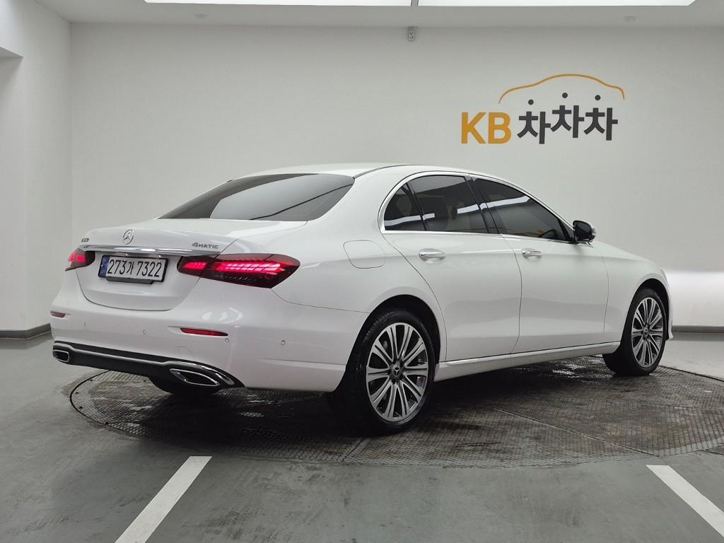 Mercedes Benz E class - Vista 4