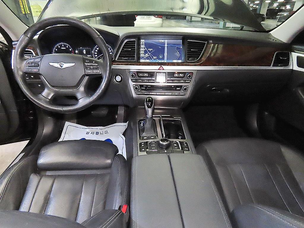 HYUNDAI Genesis - Vista 10