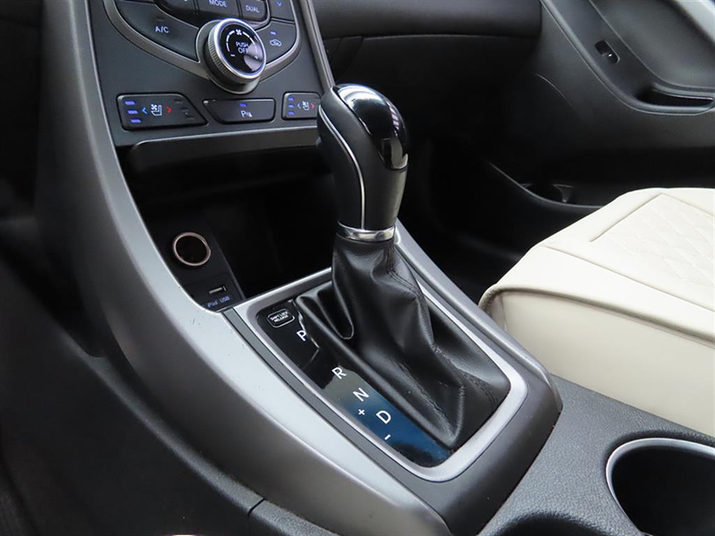 HYUNDAI Avante - Vista 9