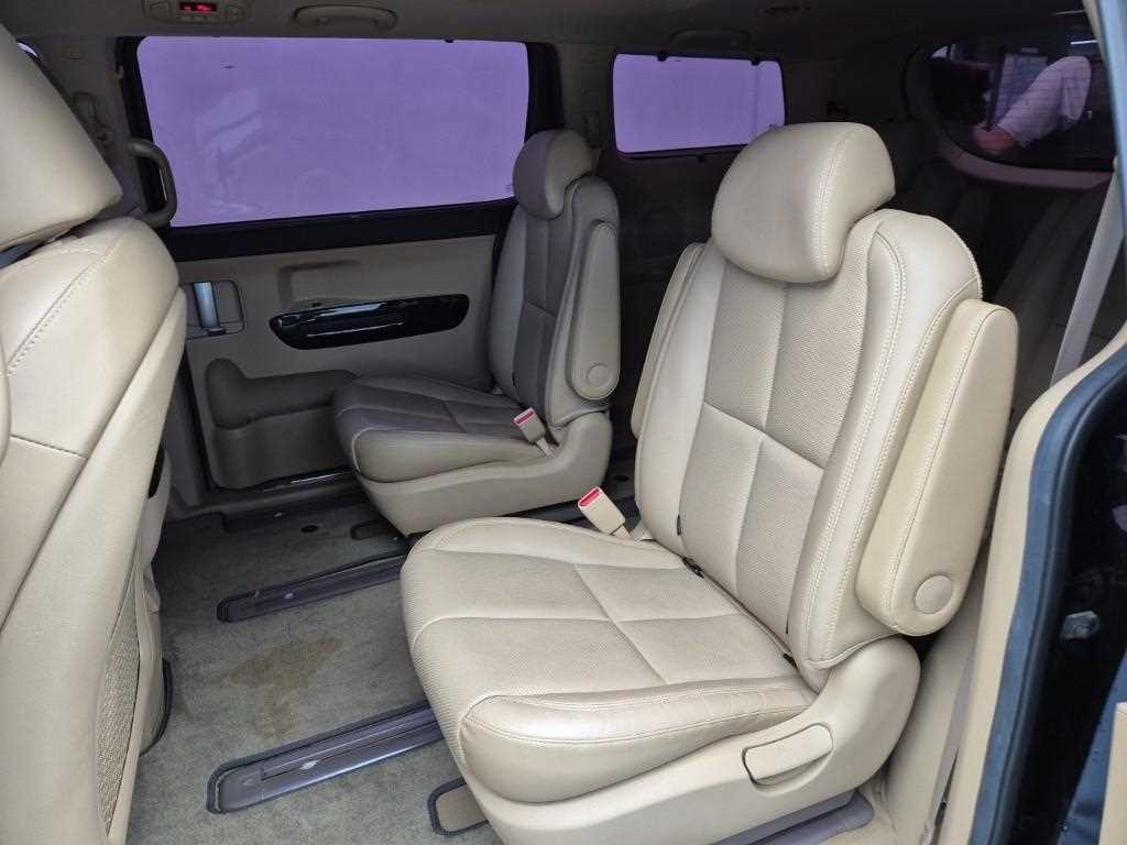 KIA Carnival - Vista 12