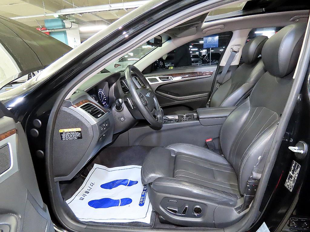 HYUNDAI Genesis - Vista 6