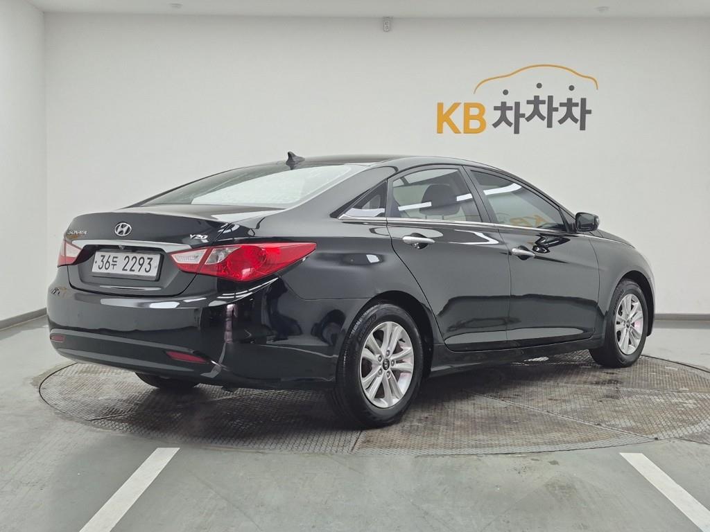 HYUNDAI Sonata - Vista 4