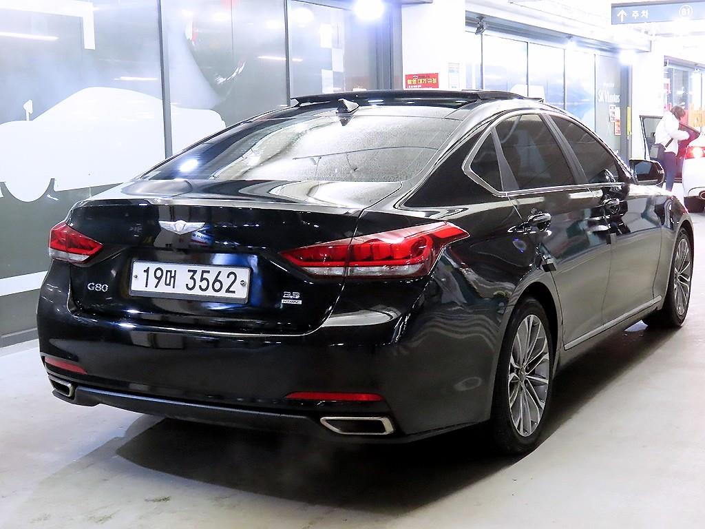 HYUNDAI Genesis - Vista 4