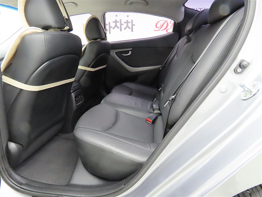 HYUNDAI Avante - Vista 6