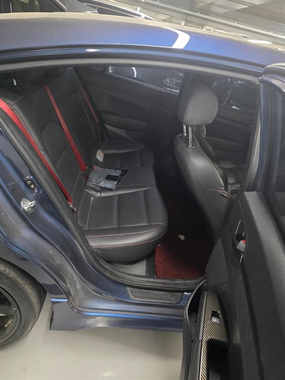 HYUNDAI Avante - Vista 8