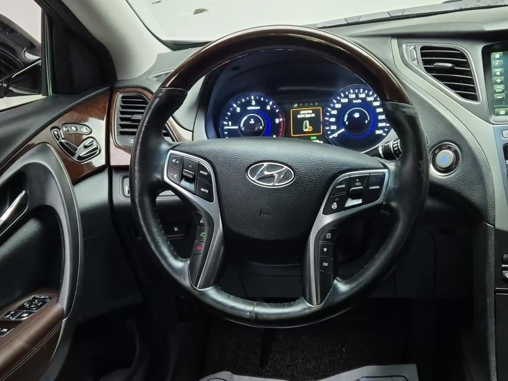 HYUNDAI Grandeur - Vista 9