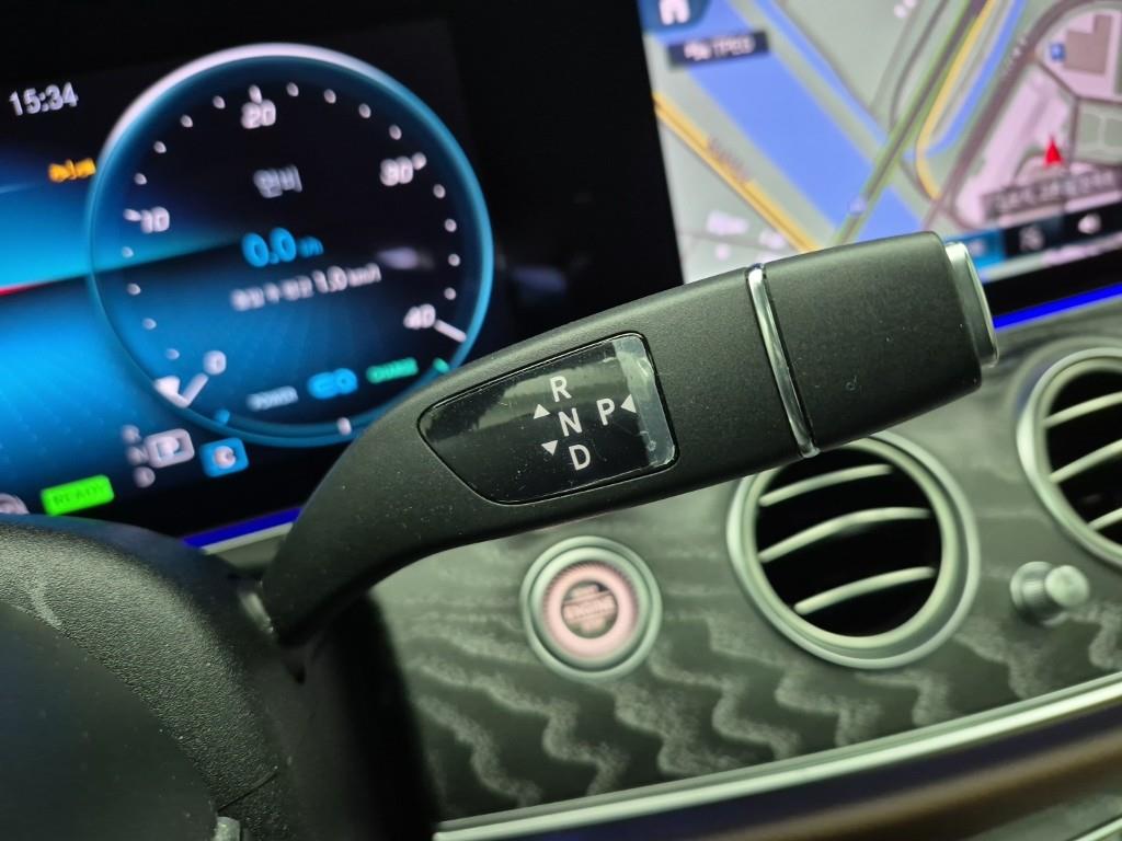 Mercedes Benz E class - Vista 8