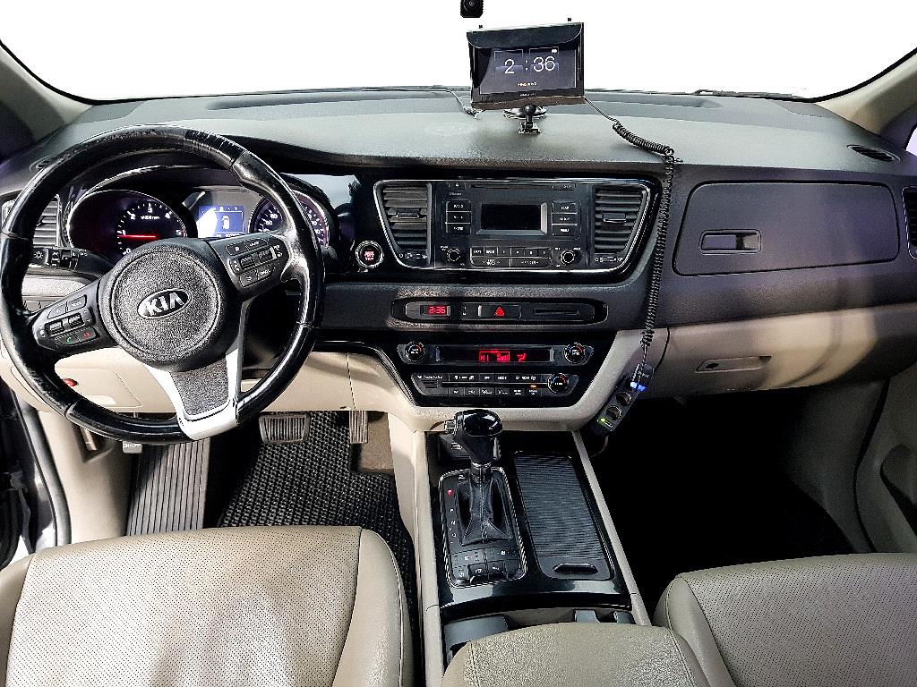KIA Carnival - Vista 5