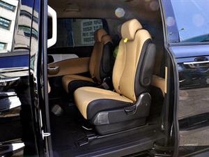 KIA Carnival - Vista 12