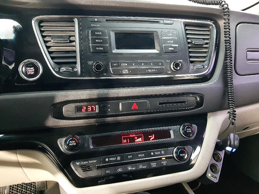 KIA Carnival - Vista 11