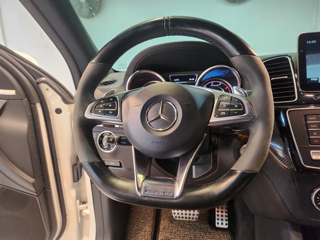 Mercedes Benz GLE Class - Vista 9