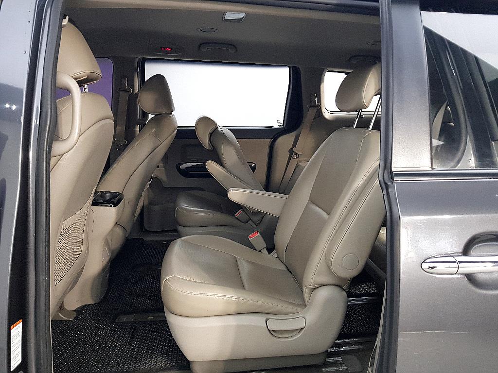 KIA Carnival - Vista 9
