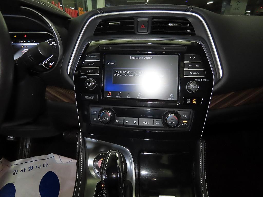 Nissan Maxima - Vista 11