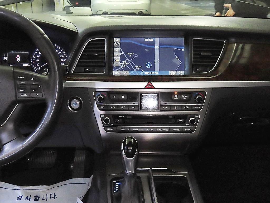 HYUNDAI Genesis - Vista 11