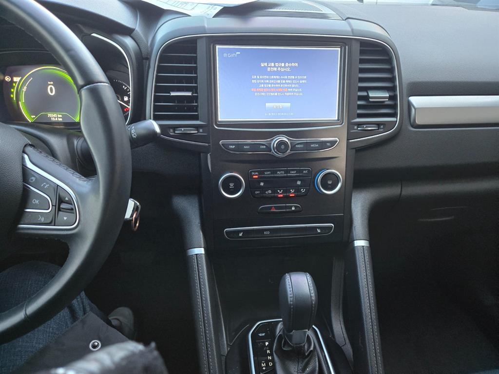 SAMSUNG QM6 - Vista 6