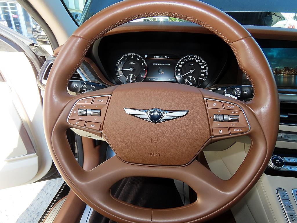 Genesis G90 - Vista 8