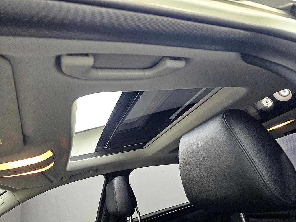 Mercedes Benz E class - Vista 12