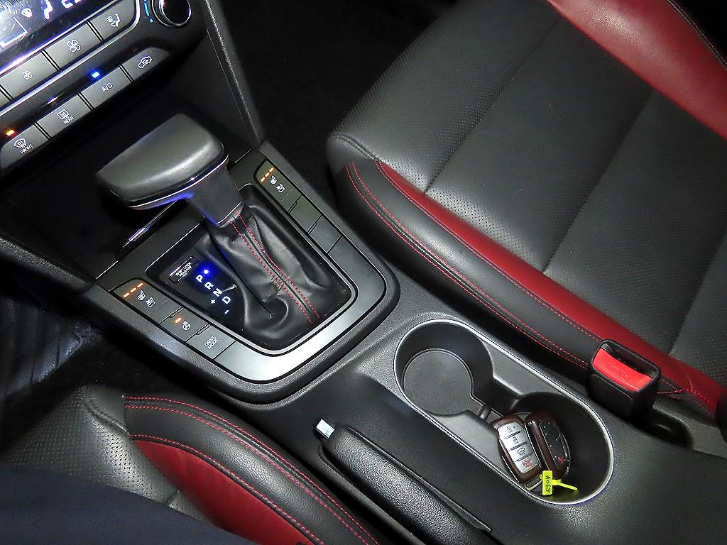 HYUNDAI Avante - Vista 12