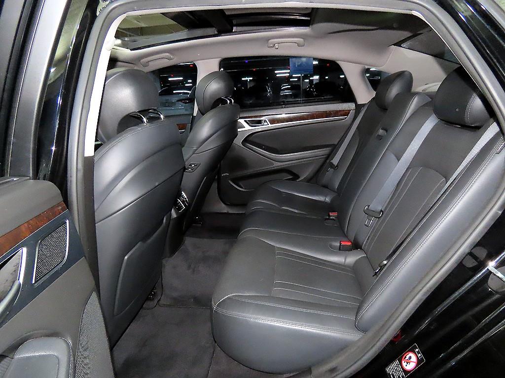 HYUNDAI Genesis - Vista 7