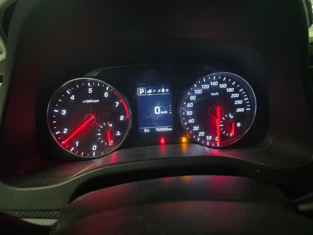 HYUNDAI Avante - Vista 9