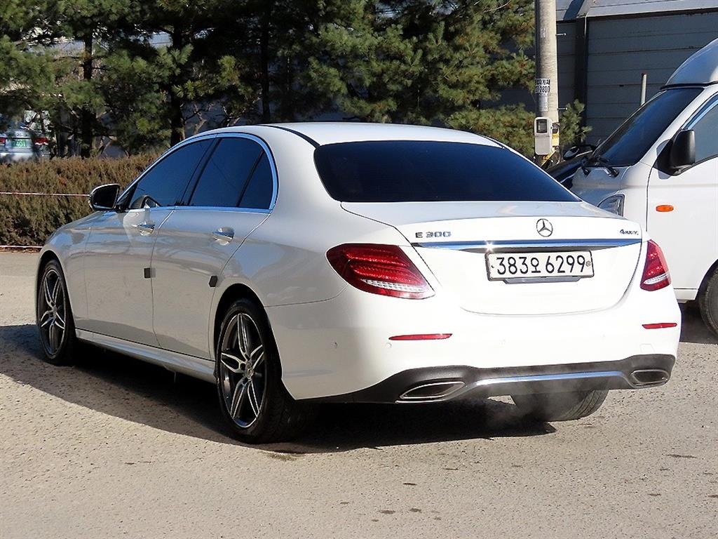 Mercedes Benz E class - Vista 3