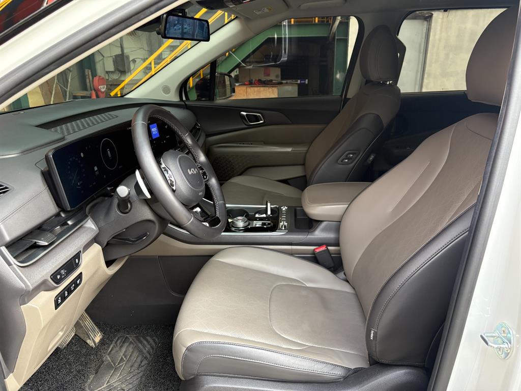 KIA Carnival - Vista 10