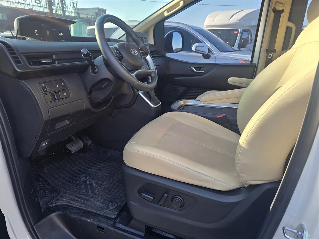 HYUNDAI Staria - Vista 5