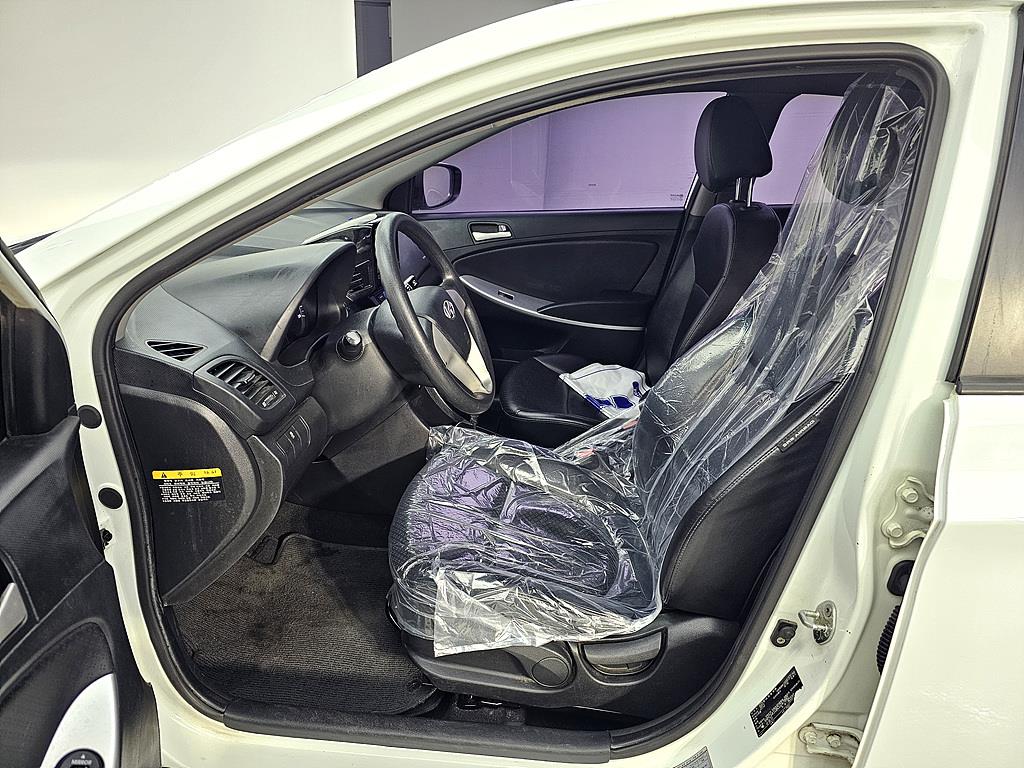 HYUNDAI Accent - Vista 8