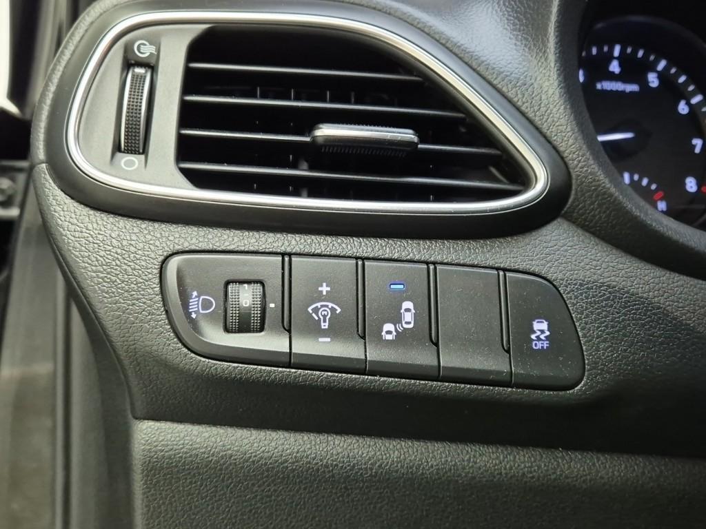 HYUNDAI i30 2017 Negro - Importación desde Corea - HF Imports Iquique - Foto 16