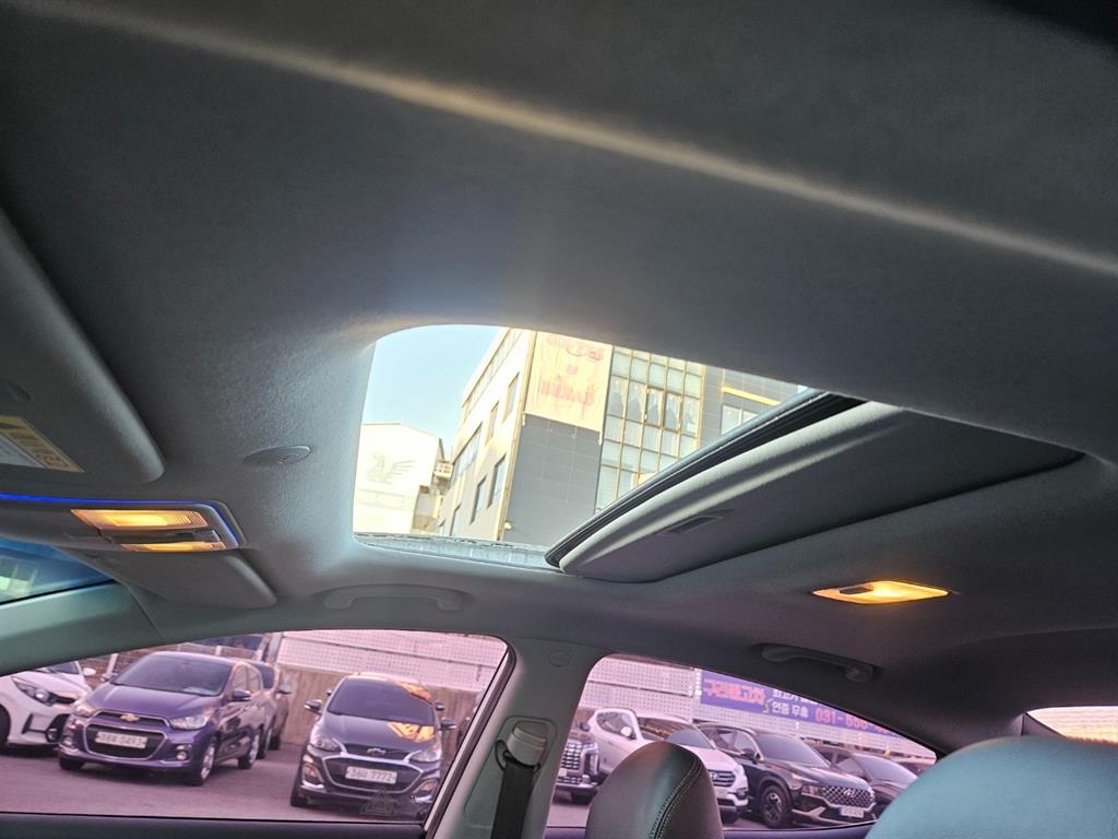 HYUNDAI Avante - Vista 11