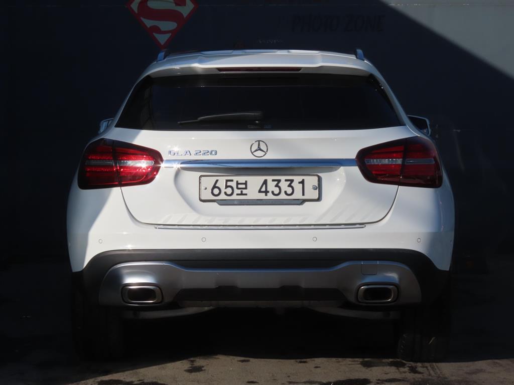 Mercedes Benz GLA Class - Vista 7