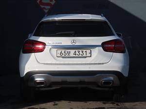 Mercedes Benz GLA Class - Vista 8